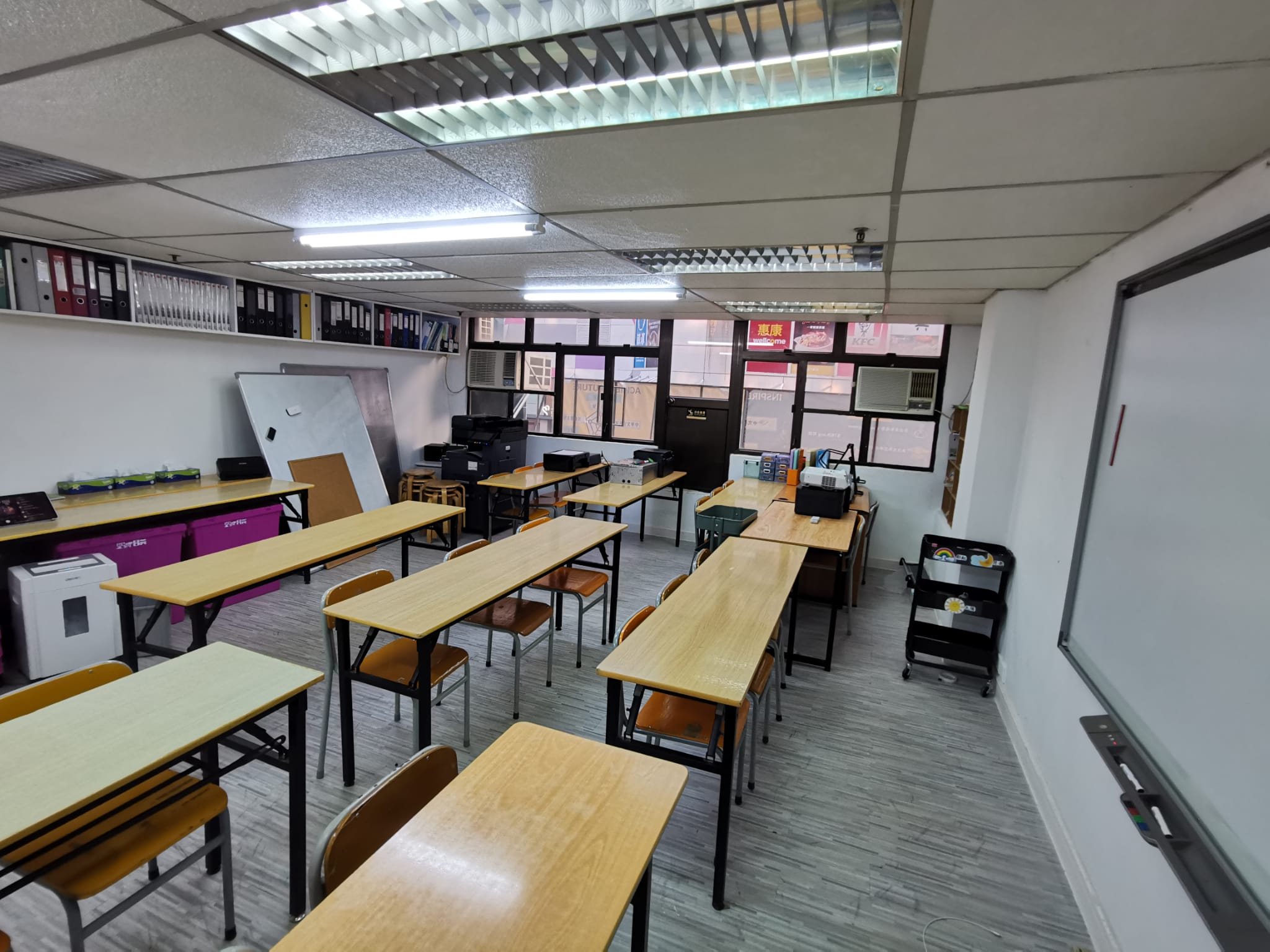 長沙灣具學校註冊牌照成立約10年約600呎同區罕見放盤位處民生區黃金地段格局四正位於屋苑商場補習社資產頂讓 · 2