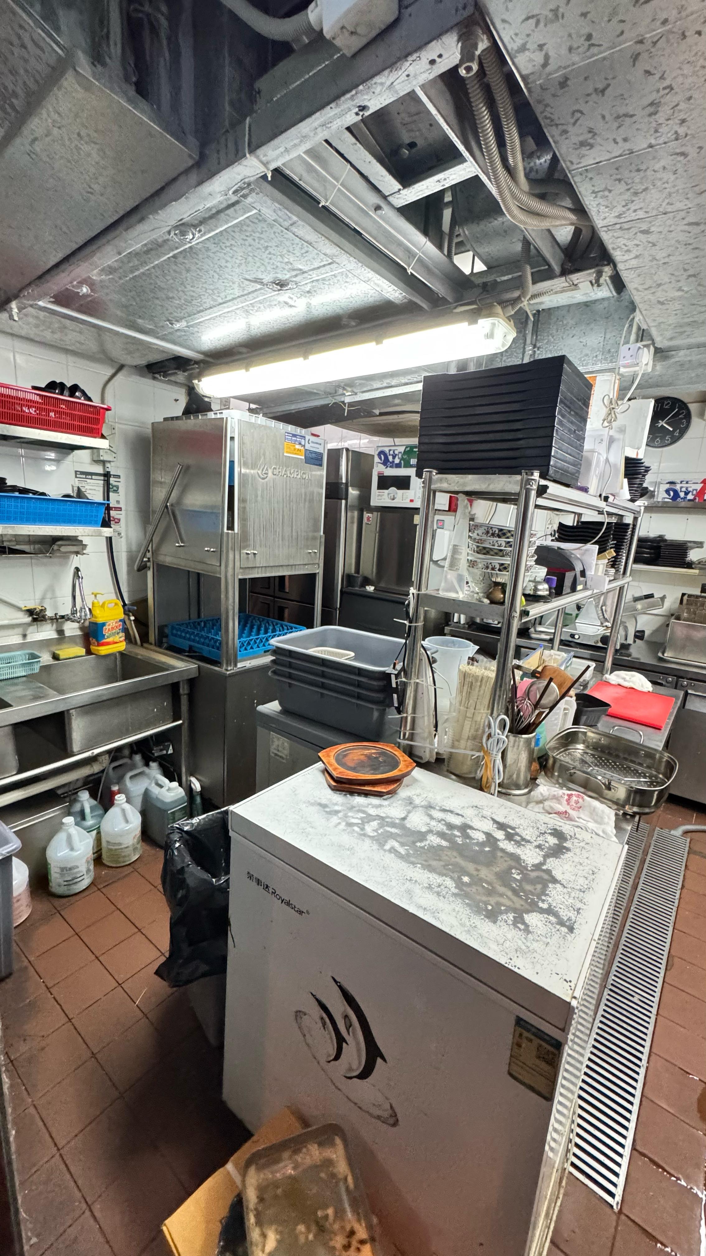 銅鑼灣可Autorun有人流黃金地段近港鐵站具普通食肆牌照、酒牌生財工具齊備即頂即做可教授經營模式班底穩定有穩定POS系統日韓東南亞餐廳生意轉讓 · 2