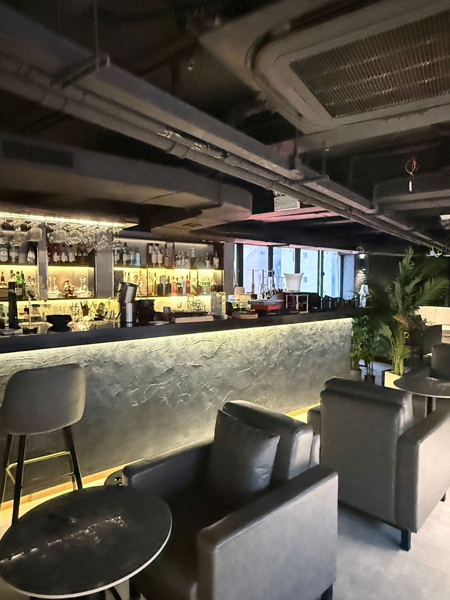 銅鑼灣持小食牌酒牌有一間VIP房大廳可容納100人可做水煙酒吧資產轉讓 · 2