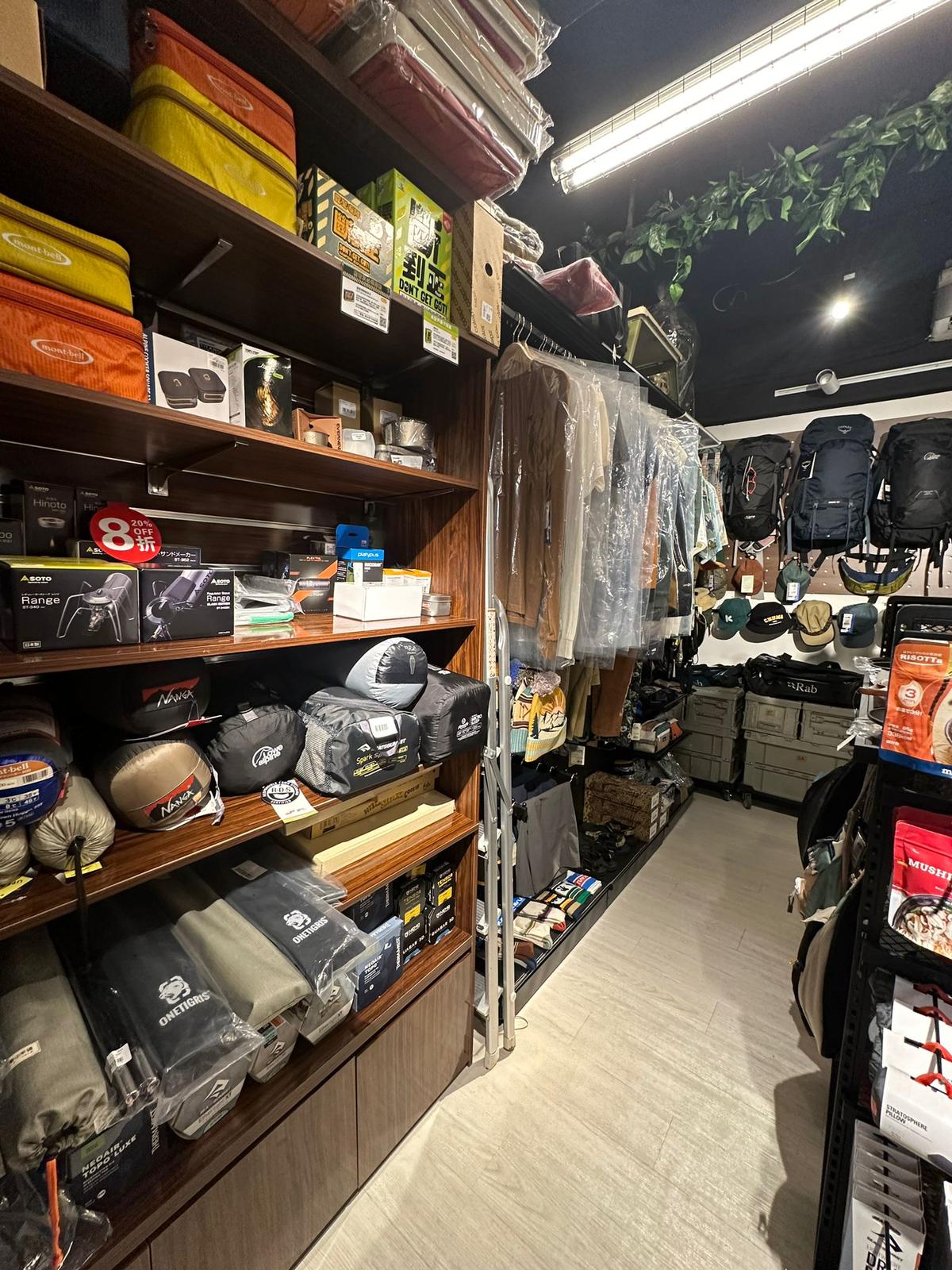 觀塘另計存貨約$10萬約3,000客底約220呎戶外用品及露營用品店生意轉讓 · 2