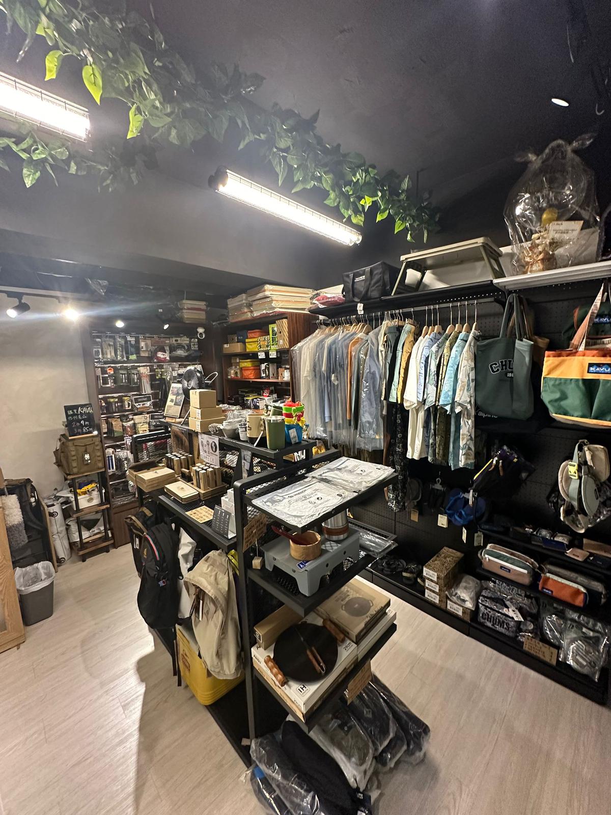 觀塘另計存貨約$10萬約3,000客底約220呎戶外用品及露營用品店生意轉讓 · 3