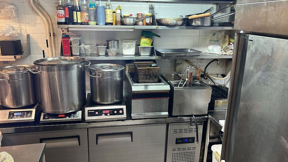 荔枝角段段有人流營運簡單有穩定POS系統可帶入行小食店生意轉讓 · 2