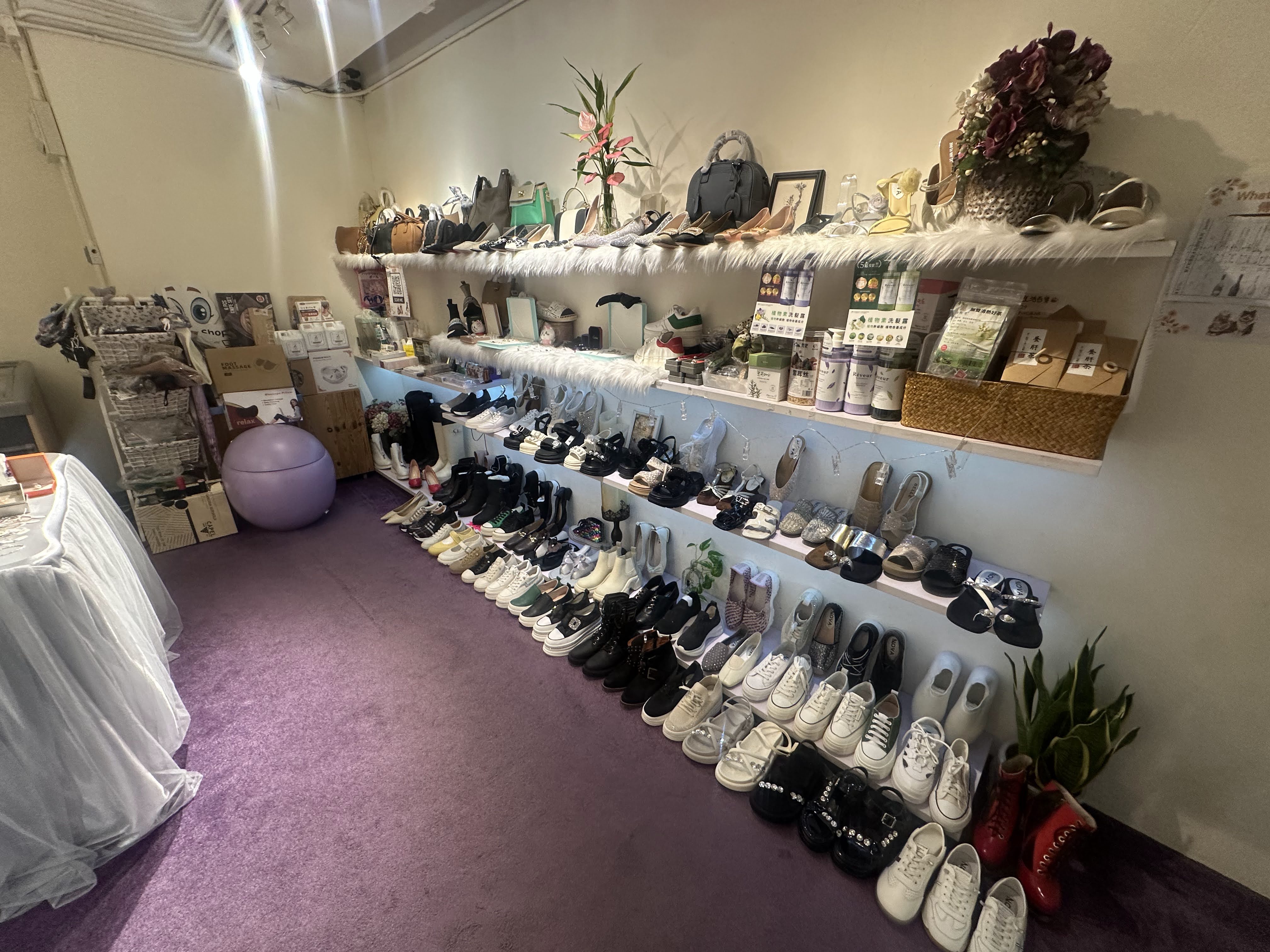 荔枝角退休放盤連存貨約$5萬約700呎連網站及平台生意鞋店零售及批發生意轉讓 · 2