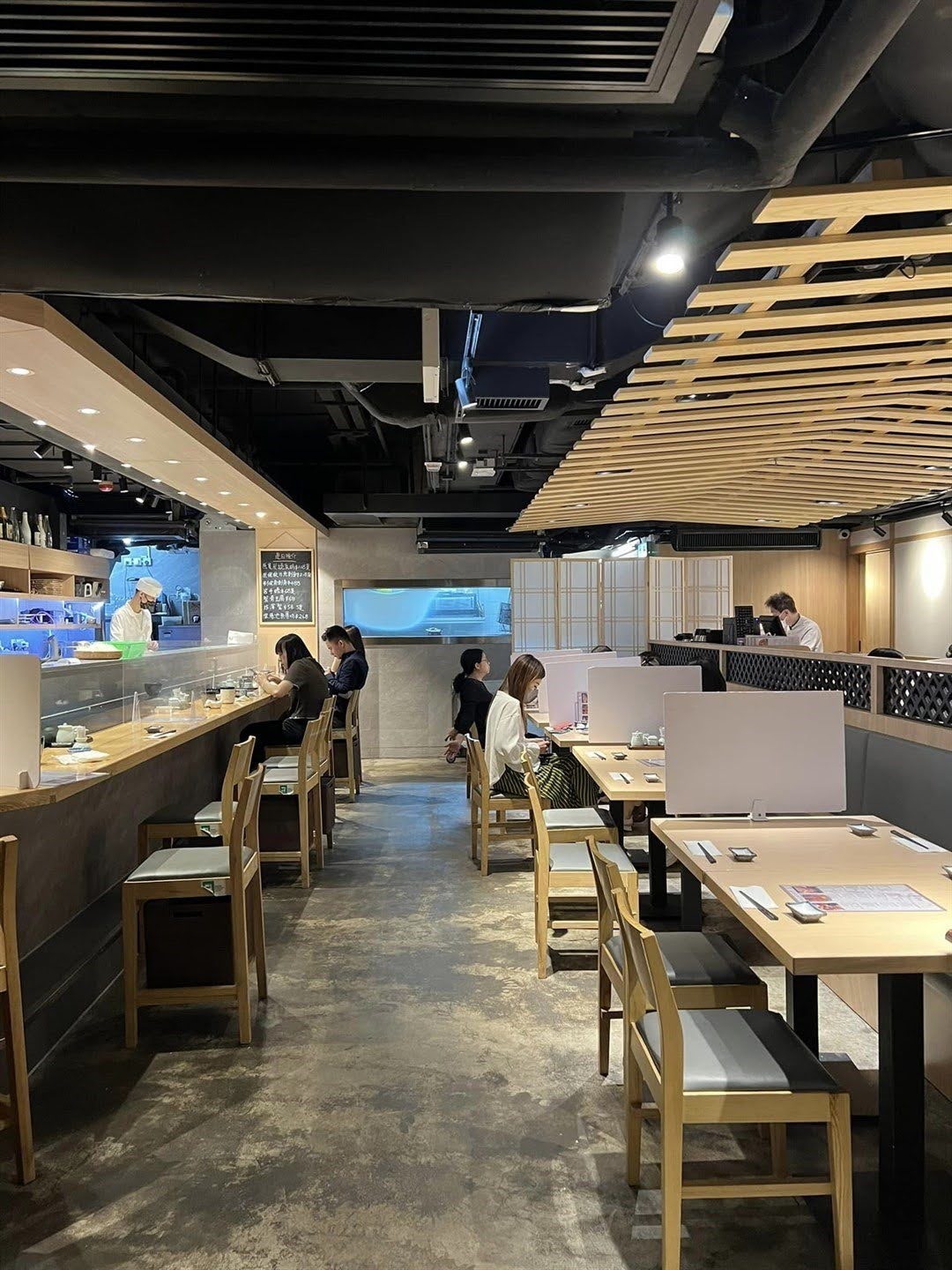 美孚持大牌酒牌可明火可用炭火開業裝修連設備投入超過200萬坐位超過70多個以上成立多年深得街坊支持區內競爭不大高端客戶單價高日韓東南亞餐廳生意轉讓 · 3
