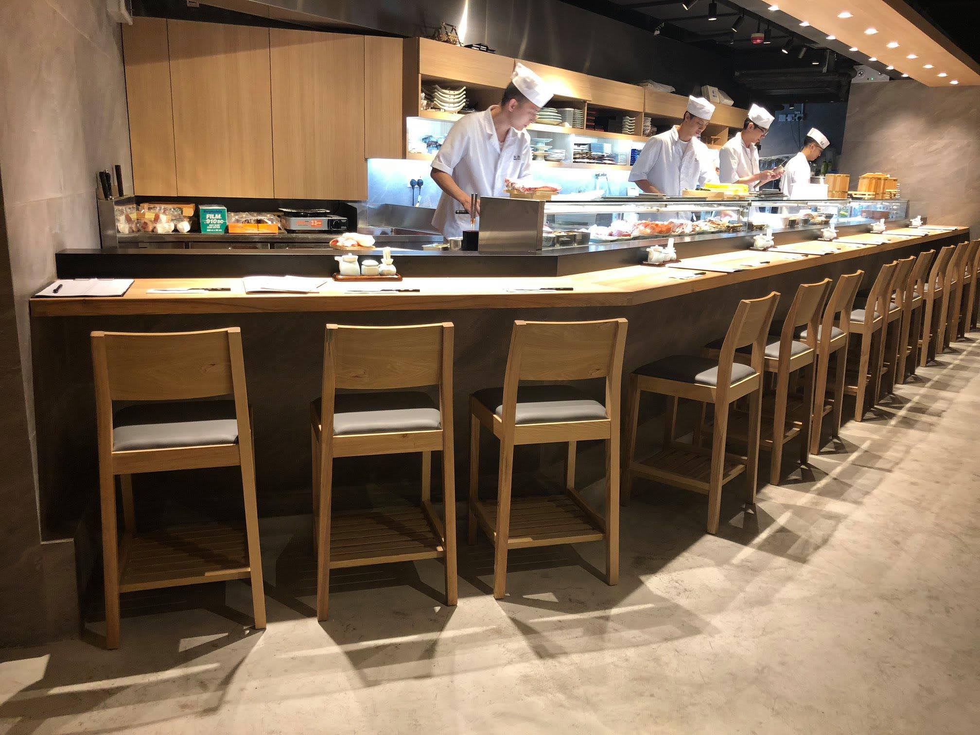 美孚持大牌酒牌可明火可用炭火開業裝修連設備投入超過200萬坐位超過70多個以上成立多年深得街坊支持區內競爭不大高端客戶單價高日韓東南亞餐廳生意轉讓 · 2