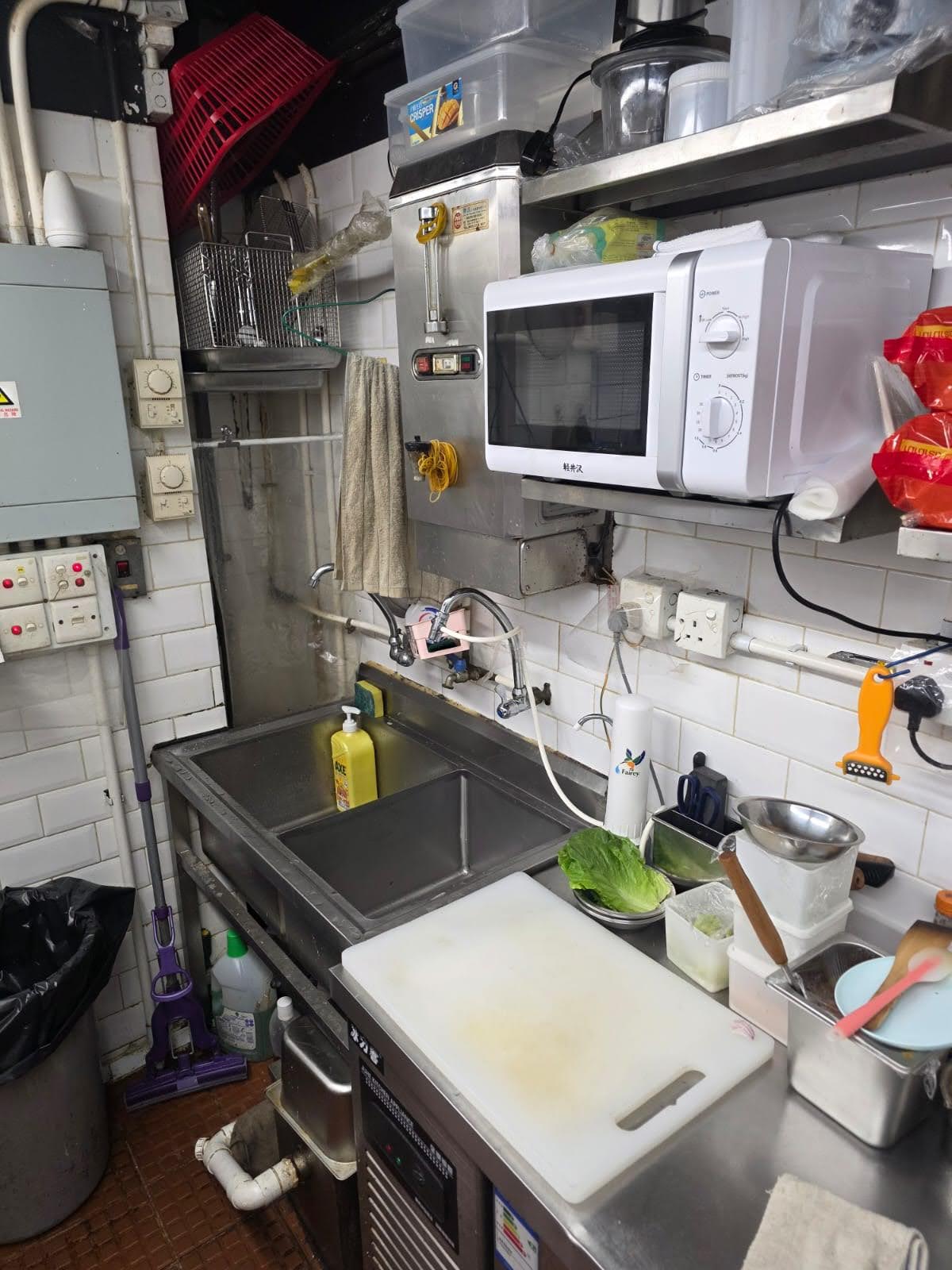 旺角位於商場舖大量年輕客源近港鐵站小本經營租金吸引東南亞小食外賣店資產轉讓 · 2