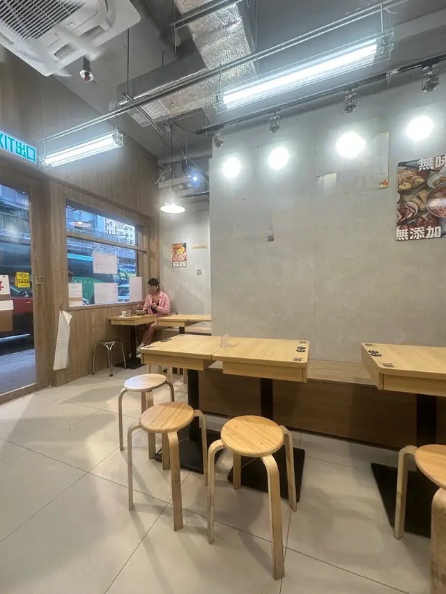 旺角700呎30位持小食牌近港鐵站段段有人流裝修新凈具發展潛力各式麵店資產轉讓 · 2