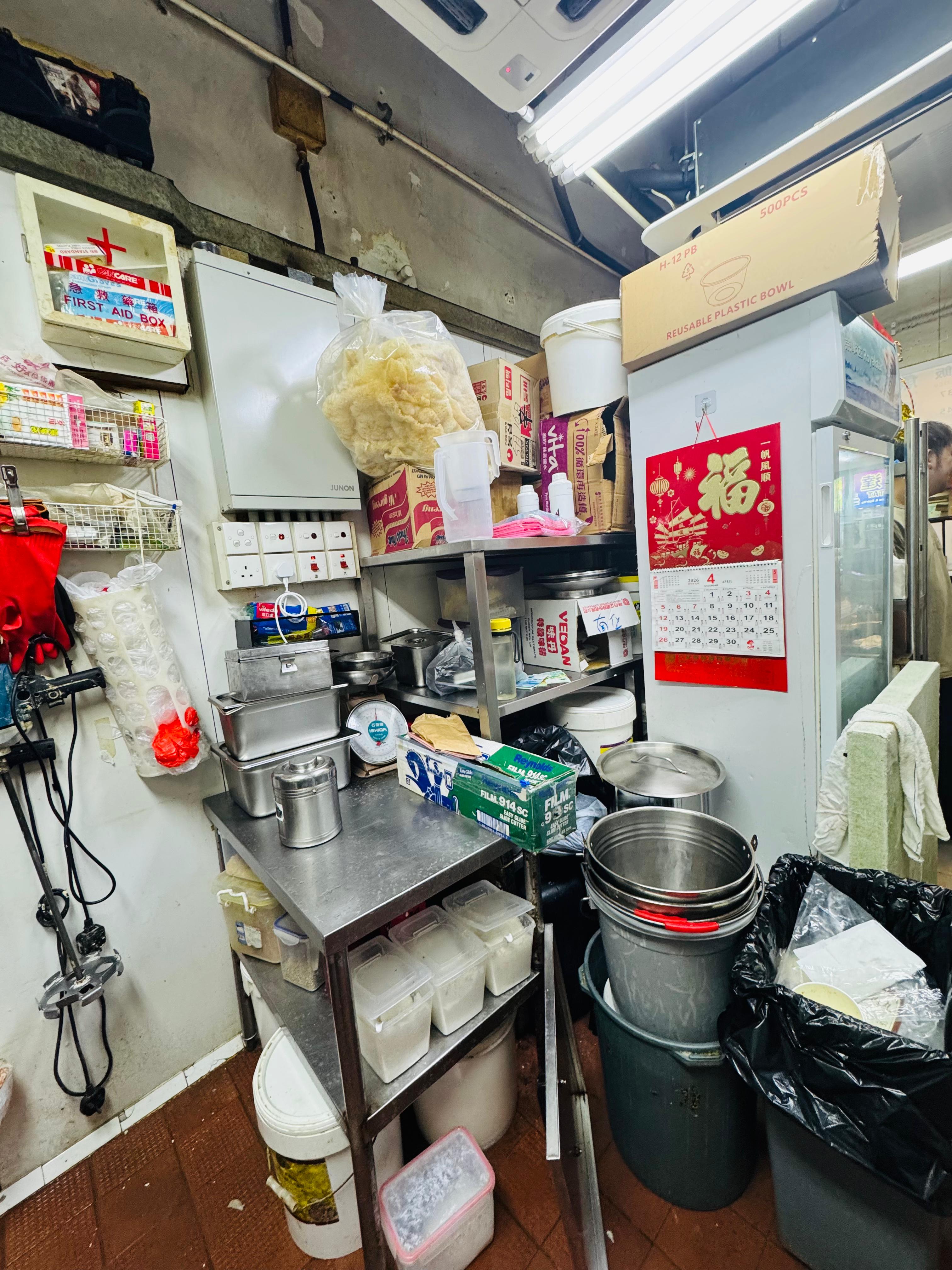 旺角鄰近小巴站人流充足設備齊全即頂即做外賣店資產轉讓 · 3
