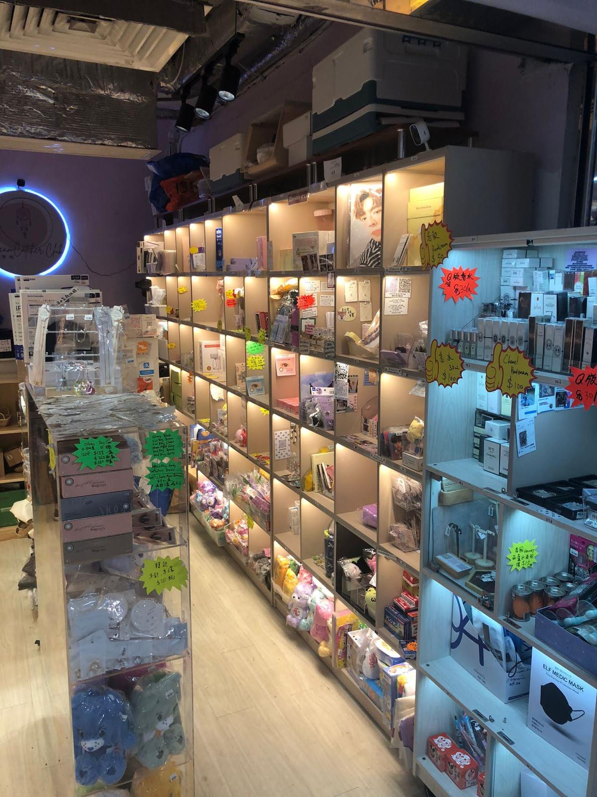 旺角200呎半Autorun連存貨約$15,000約70客底黃金地段一線購物區中心備入貨渠道具員工團隊位於商場舖格仔鋪生意轉讓 · 2
