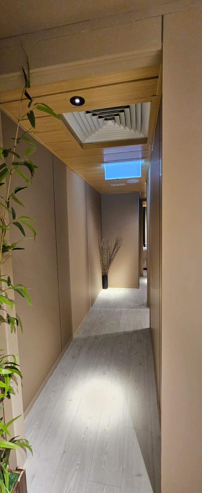 旺角設2房約340呎美容院生意轉讓 · 3