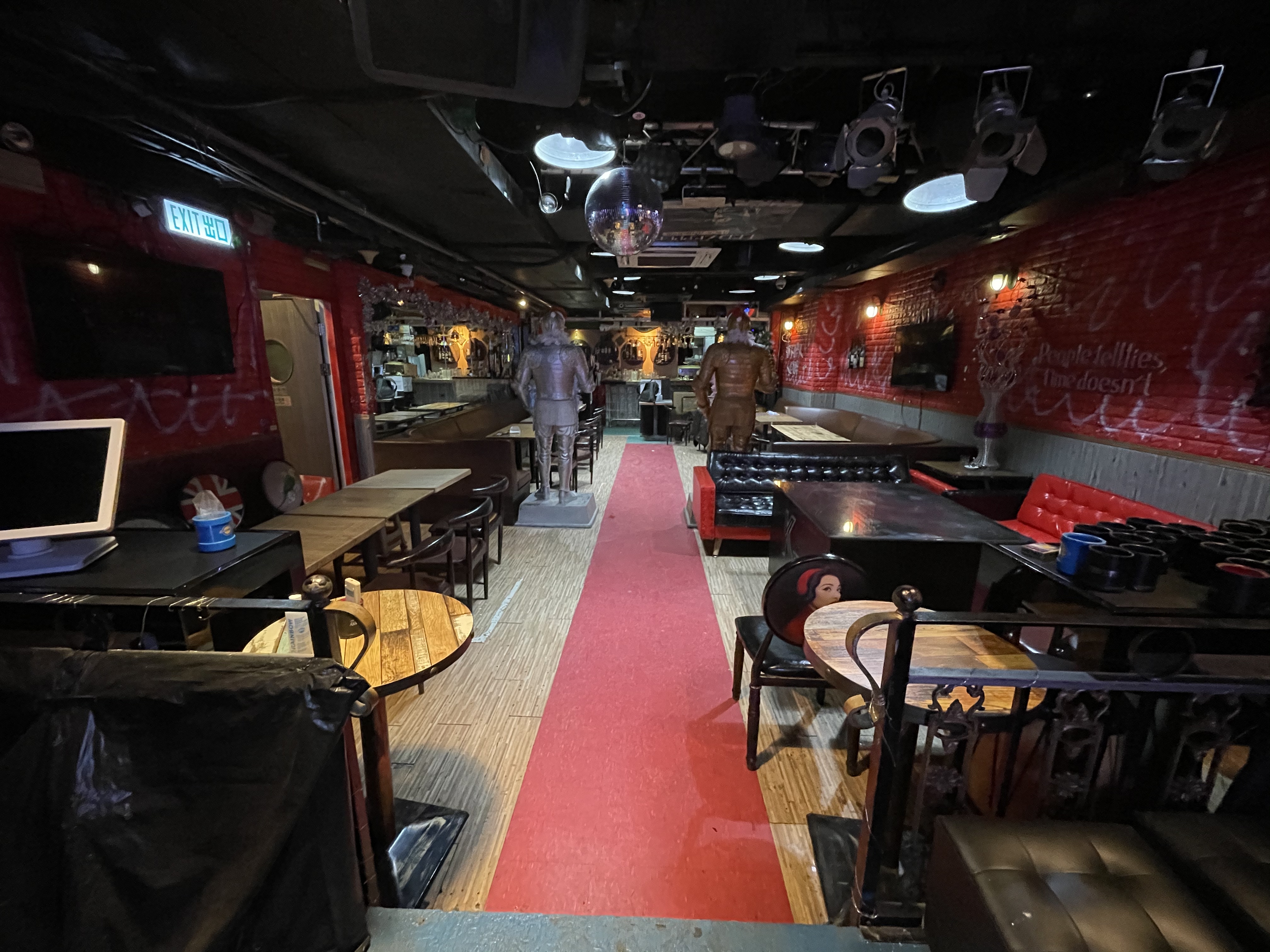 旺角罕有2,000呎有live band可投資形式營業超過10年利潤穩定可觀員工可商議留任自動經營小食牌酒牌西餐廳酒吧生意轉讓 · 3