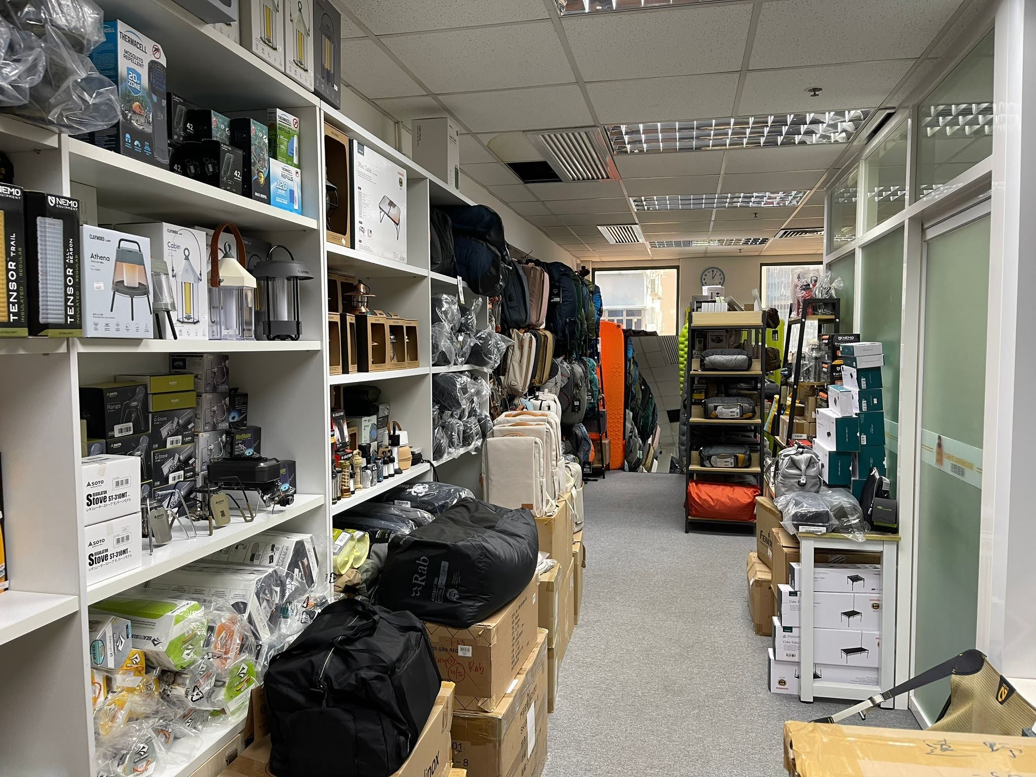 新蒲崗可Autorun另計存貨約$60萬約900呎戶外用品及露營用品店生意轉讓 · 3