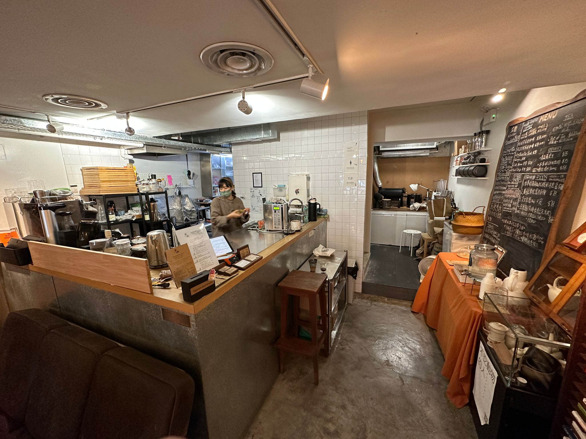深水埗段段有人流黃金地段地理位置優越一盤難求具食物製造廠牌照生財工具齊備可立即開業客群龐大Café資產轉讓 · 2