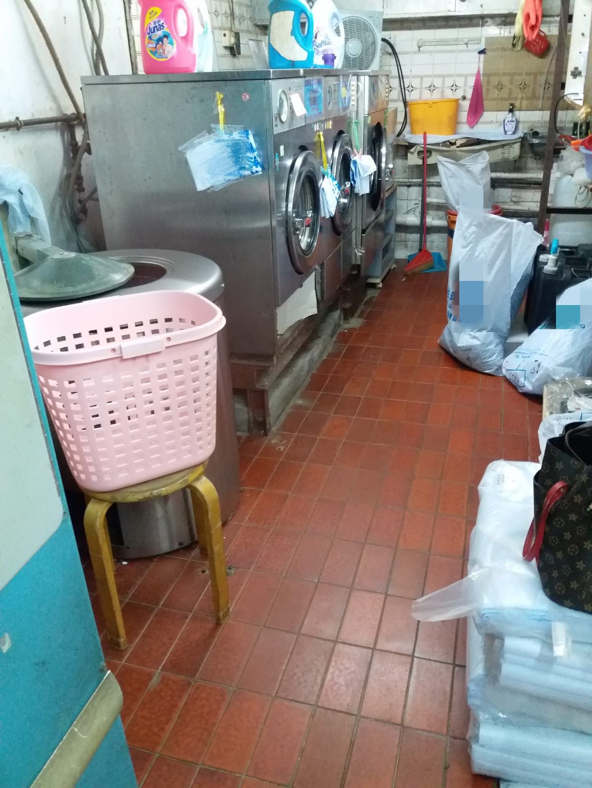 大角咀毗鄰大量住宅利潤穩定營運簡單民生必須即頂即做包200客底民生客源可查營收數據洗衣店生意轉讓 · 2