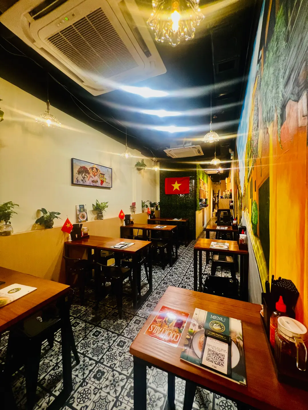 大角咀持小食牌酒牌地段吸引穩守盈利小本經營可容納36人設備齊全東南亞餐廳生意轉讓 · 2