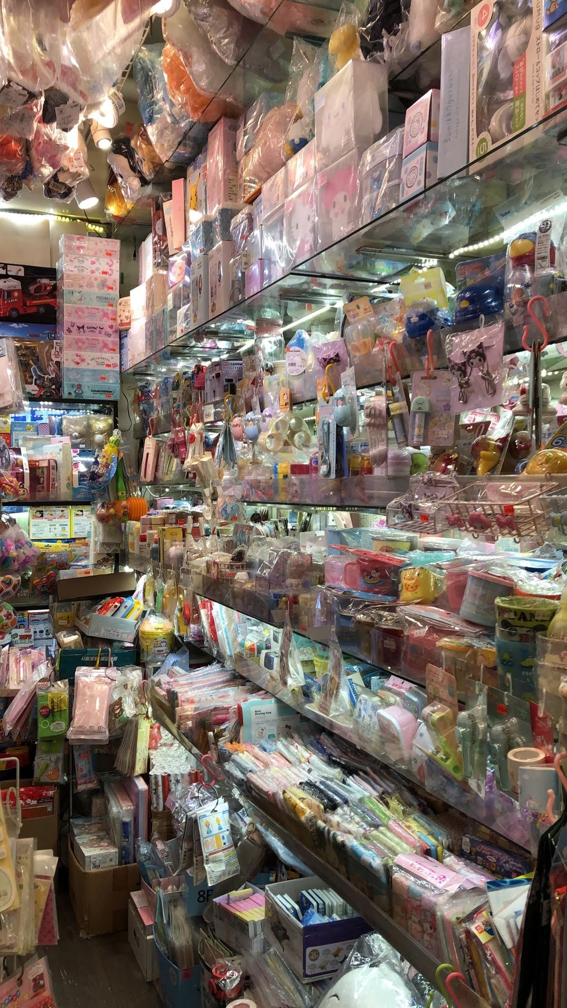 土瓜灣連存貨約$550,000成立8年約120呎地舖位處民生區長期盈利穩定街坊熟客備入貨渠道連FB及IG公仔精品店生意轉讓 · 2