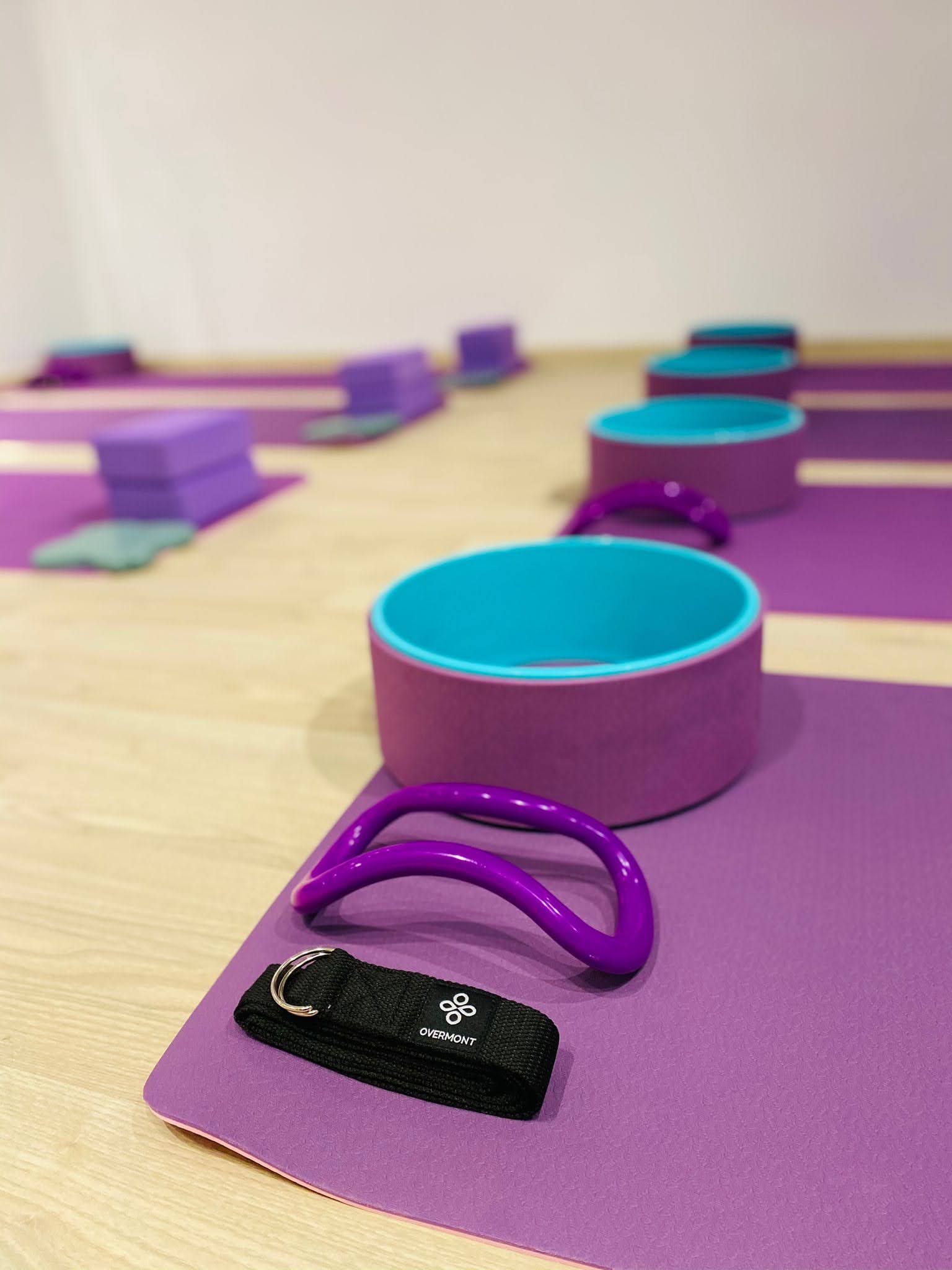 屯門約570呎包鏡房、包獨立洗手間位於商業大廈Yoga瑜珈中心教室健身中心資產頂讓 · 2