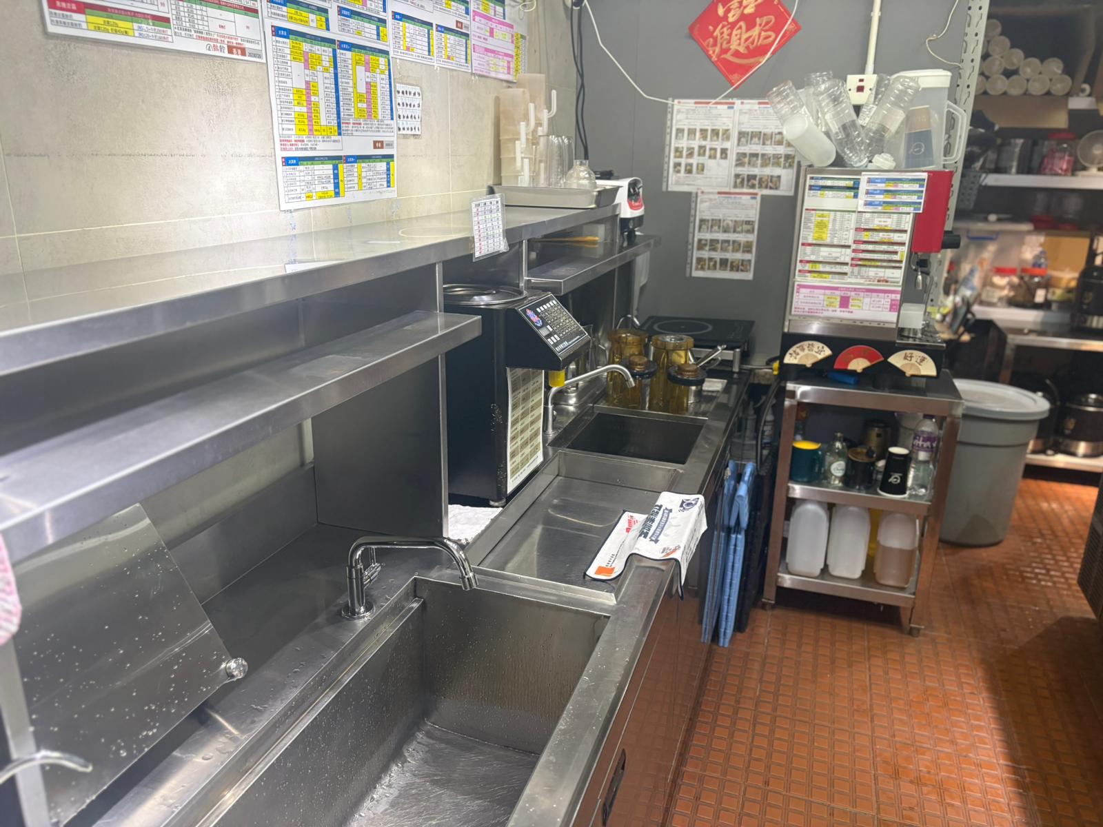 黃大仙商場舖經營近8年歷史加盟品牌大型屋苑環繞長期盈利即頂即做飲品店生意轉讓 · 2