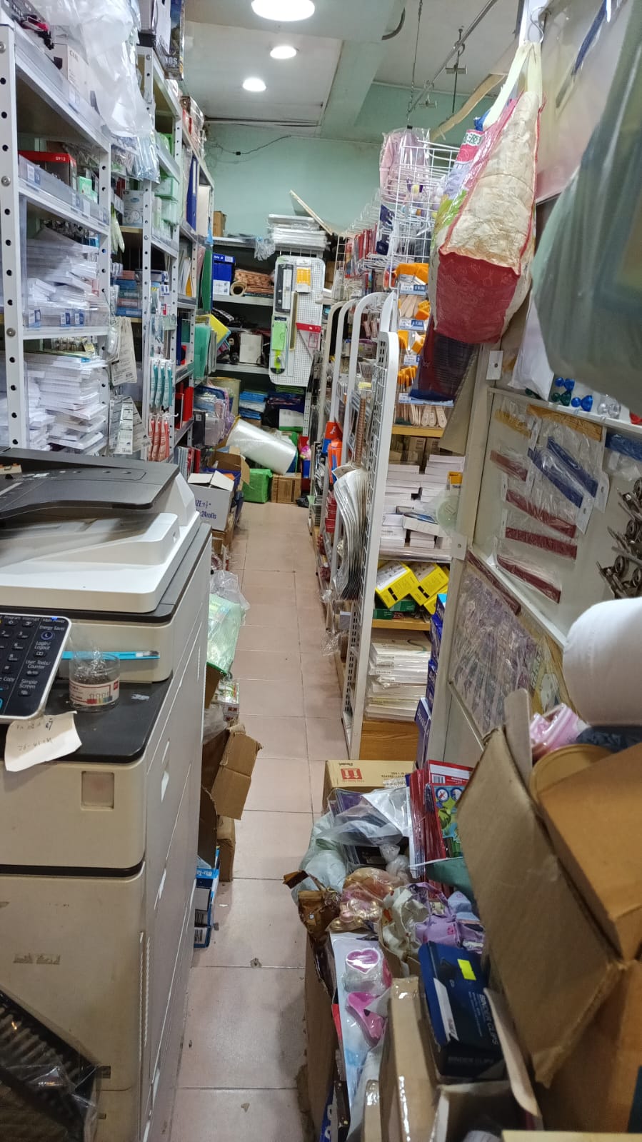 黃大仙連存貨約$1,200,000約700呎毗鄰大量住宅低租金位於地舖文具店生意轉讓 · 2