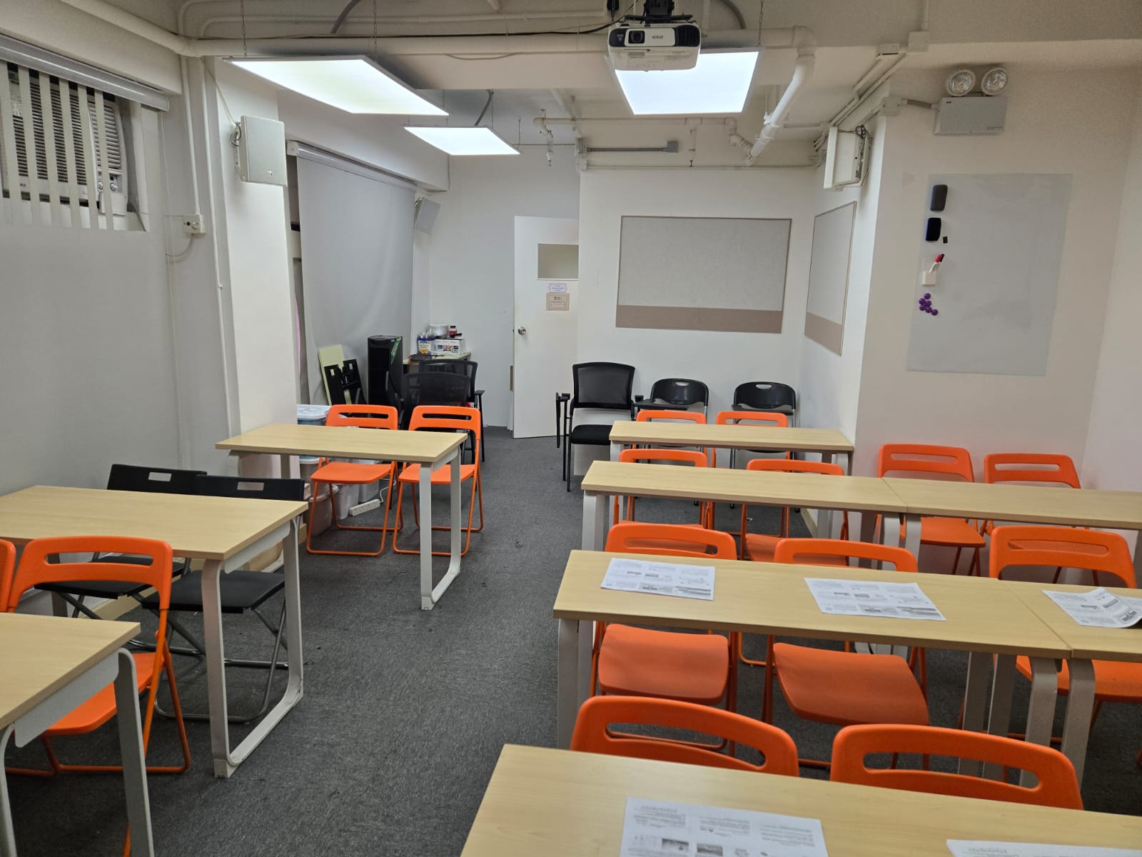 油麻地設2房約650呎近港鐵站補習社生意轉讓 · 2